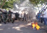 Demonstran Tuntut Ketua KPU Mundur, TNI Polri Halau Pendemo