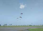 152 Penerjun Paskas termasuk 17 Wara Terjun Payung Stastik dan Free Fall di Lanud Soewondo Medan