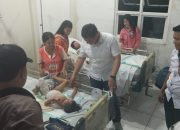 AKP Jonista Tarigan, SH mengunjungi Kedua Bersaudara yang terbakar di RSUD