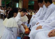 Bupati dan Wakil Bupati Sekadau Misa Kamis Putih Bersama Ribuan Umat Katolik