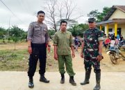 Aparat Gabungan & Linmas Amankan Pencoblosan di TPS 01 Desa Nanga Ansar