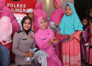 Ketua Bhayangkari Cabang Mandailing Natal Berbagi kebahagiaan Kepada Anak Yatim Piatu