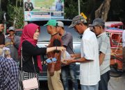 Humas, Wartawan dan LSM Berbagi Takjil