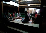 Tingkatkan Kamtibmas, Babinsa Polut Lakukan Komsos dan Patroli Malam Bersama Warga