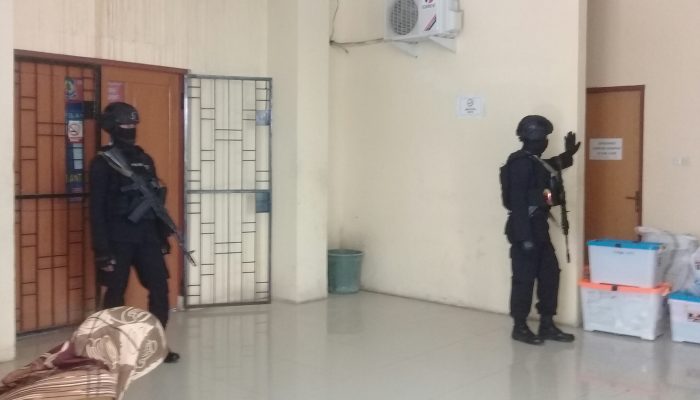 BREAKING NEWS: Tipidkor Polda Sulsel Lakukan Penggeledahan diLingkup Kantor Bupati Jeneponto