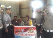 HUT Bhayangkara Ke 73, Satlantas Polres Takalar Bagi Sembako