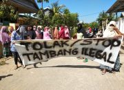 Minta Tambang Ilegal Ditutup, Puluhan Warga Galsel Unjuk Rasa