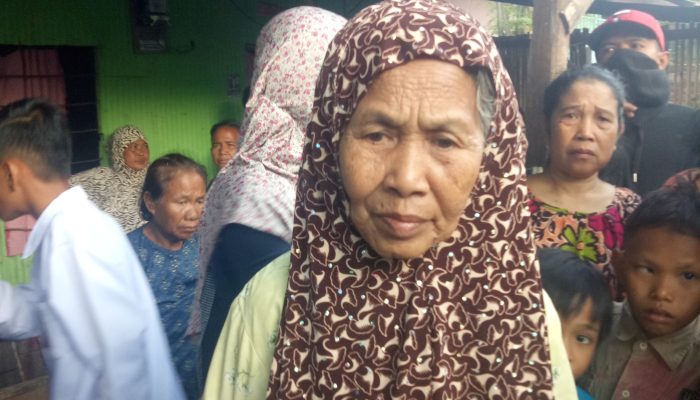Rumah Terbakar, Nenek Yang Sudah Pikun dan Hidup Sebatangkara Ini Bingung