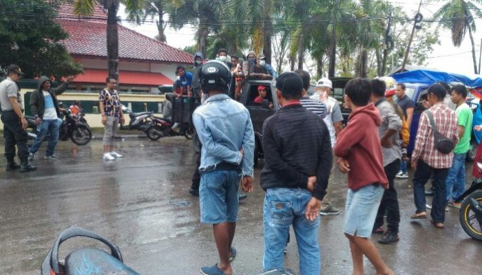Dugaan Maraknya Pungli dan Calo Tiket, Puluhan Aktivis Unras di Pelni Baubau