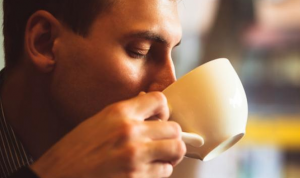 5 Bahaya Minum Kopi di Pagi Hari Saat Perut Kosong