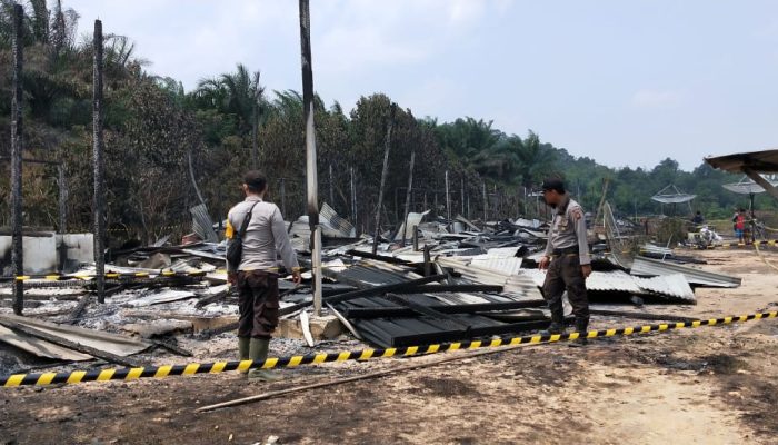 Polisi Selidiki Penyebab Kebakaran Mess Pekerja PT GUM di Belitang Hulu