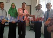 Pemkab Sekadau Bantu Keluarga Almarhum Ibran