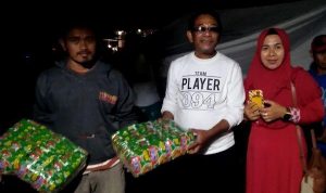 Media Online topikterkini.com Berikan Bantuan Sembako Kepada Korban Kebakaran di Jeneponto