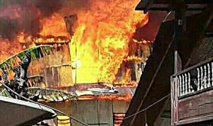 VIDEO: Belasan Rumah Ludes Dilalap Sijago Merah di Desa Borong Tala Kab Jeneponto