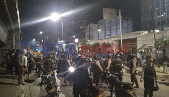 Dua Remaja Mengaku Dibayar Pria Bertopeng Rp 50.000 Untuk Memanah Polisi Saat Demo
