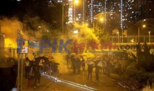 Metro Hong Kong tutup setelah malam aksi Anarkis