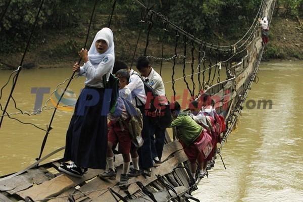 10 Jalanan paling berbahaya yang dilewati anak sekolah