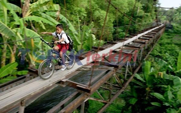 10 Jalanan paling berbahaya yang dilalui anak Sekolah di seluruh dunia