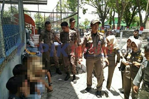Hisap LEM, 5 Remaja Diamankan SATPOL PP Bone 1 Diantaranya Perempuan