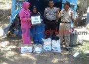 Wujud kepedulian, Polsek Sinjai Timur berikan Bantuan kepada Korban Kebakaran