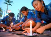 Peringati 17 tahun BOM BALI, Puluhan Orang Nyalakan Lilin