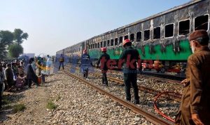 Kebakaran Kereta Api Tewaskan 74 Penumpang di Pakistan