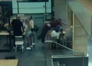 Video: Pria Anti ISLAM Pukuli dan menginjak-injak Wanita Muslim yang Sementara Hamil Besa Secara Membabibuta