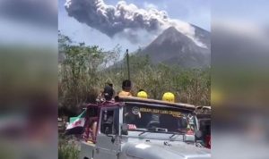 Letusa Gunung Merapi Hasilkan abu setinggi 1.000 meter