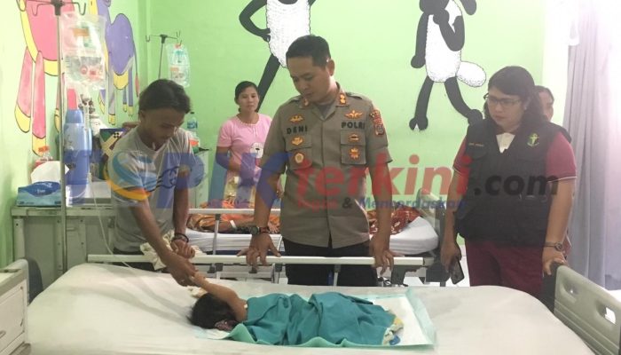Kapolres Nias jenguk balita korban kecelakaan, disambut tangis orang tua Arman