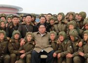 Harapkan Pasukan Tak Terkalahkan, Kim Jong Un mengawasi latihan militer Korea Utara