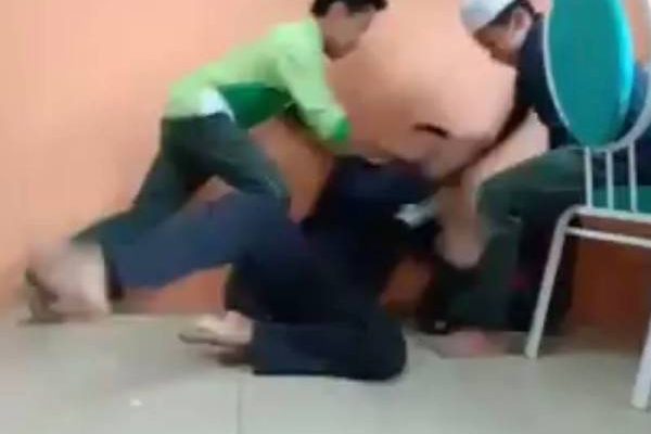 10 Siswa ditangkap karena memukuli teman sekelasnya