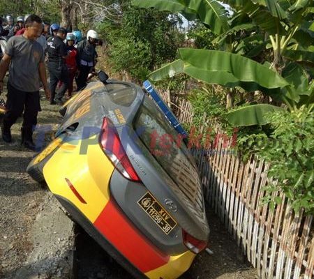 Dikemudikan Kapolsek, Mobil Dinas Patroli Polsek Salomekko Tabrakan