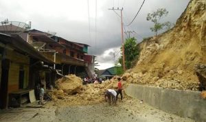 Bongkahan Galian C di Lihibadalu Hambat aktivitas Lalulintas