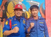 Aksi Heroik Personil Damkar Bone Saat Lakukan Penyelamatan Korban Kebakaran