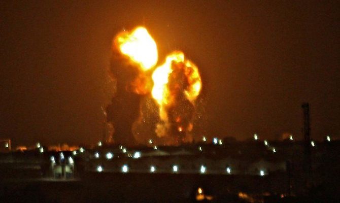 Israel menyerang sasaran Hamas di Gaza setelah serangan roket