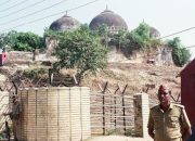 Kelompok Muslim menentang keputusan pengadilan tinggi India di tanah Ayodhya
