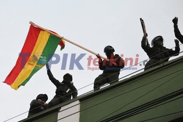 Unik, Polisi Bolivia bergabung dengan Pendemo Saat Aksi