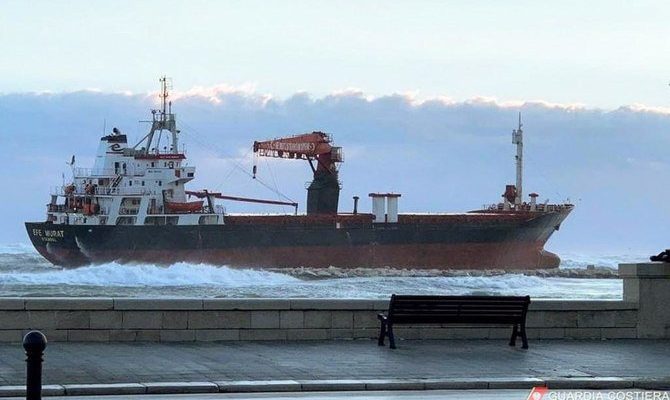 Pasukan kuat Libya merebut kapal Turki