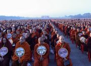 30.000 Biksu menghadiri pemberian sedekah massal di Myanmar