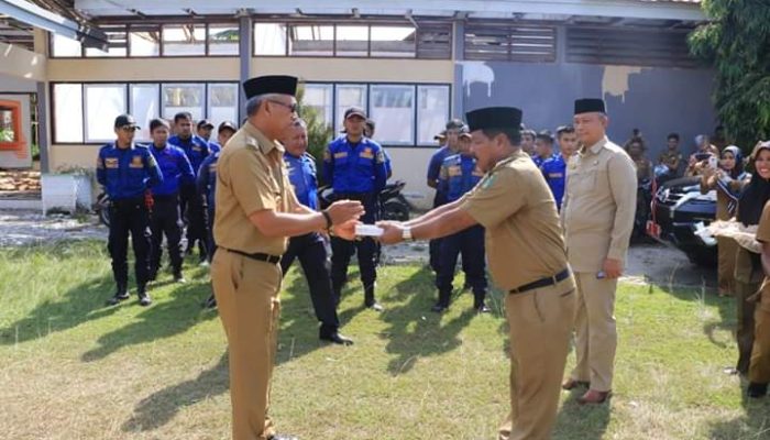 Bupati Luwu timur Serahkan Mobil Damkar ke Pemerintah Kecamatan Wotu, Ini Harapannya