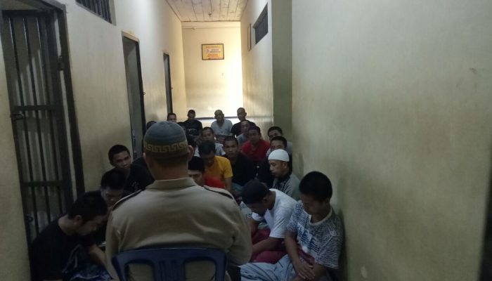 Belasan Tahanan Rutan Diberikan Pembinaan Rohani dari Polres Kota Palopo
