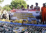 Jelang Nataru, Polres Bantaeng Musnahkan Ratusan Botol Miras dan Knalpot