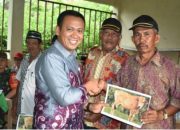 Realisasi P22, Bupati Takalar Kembali Salurkan Bantuan Sapi Ternak di Desa Su’rulangi Polsel