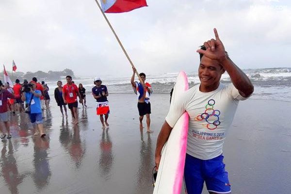 PRIA VIRAL: Peselancar Filipina yang menyelamatkan Peselancar Indonesia memenangkan emas SEA Games 2019