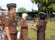 Wakajati Sulut berikan penghargaan kepada Jaksa dan Pegawai teladan
