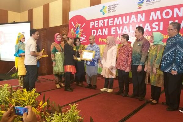 Dinkes Takalar Raih Penghargaan Capaian Tertinggi Penanganan TB Se-Indonesia