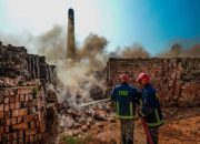 Bangladesh merobohkan tempat pembakaran bata untuk memerangi kabut asap beracun