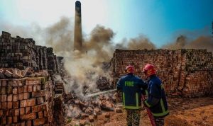 Bangladesh merobohkan tempat pembakaran bata untuk memerangi kabut asap beracun