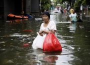 Banjir Menewaskan 53 Orang, 2 Pesawat Angkatan Udara Diluncurkan untuk mengalihkan hujan dari Ibu Kota Jakarta
