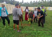 Babinsa Koramil 14 Mangkutana Bersama Pemdes Tanam Pohon di Halaman Kantor Desa Teromu